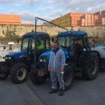 Los agricultores de la Comunidad de Regantes de Lardero colaboran con el Ayuntamiento de Lardero en las tareas de desinfección de las calles del municipio.